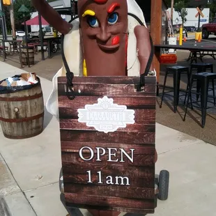 Dog welcome sign.