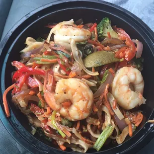 Shrimp stir fried with noodles