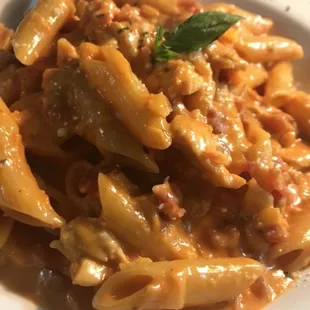 Penne with chicken &amp; bacon in pink sauce