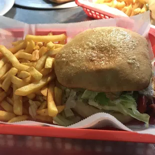 Cheeseburger with fries