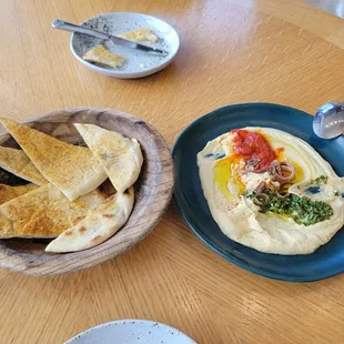 Hummus / Pita Bread