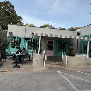 Front of the cafe. Stairs no ramp