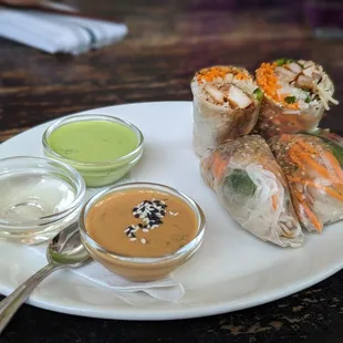 spicy chicken crunch rice paper roll