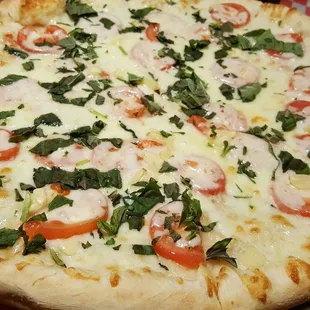 Delicious caprese pizza!!
