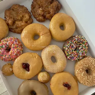 Regular Dozen Donuts ( 12 pieces )