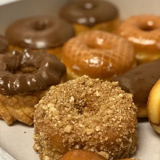 Half Dozen Regular Donuts ( 6 pieces )