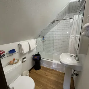 Bathroom in Queen room