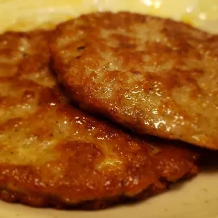 a plate of breakfast food