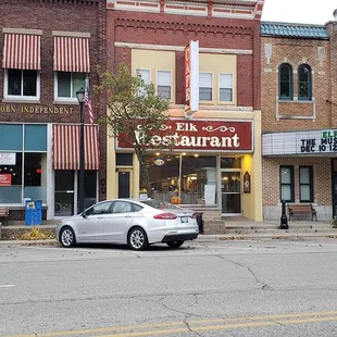 a car parked in front of the restaurant