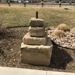 walking trail head (sidewalk loop)