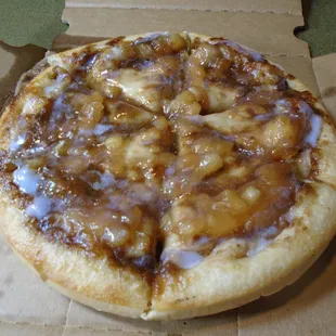 Cinna-Apple Delight dessert pizza - small size - tastes as good as it looks!