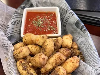 Carbone’s Pizzeria Bar & Grill - Delano