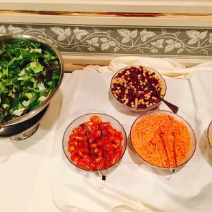 salad and fixin&apos;s