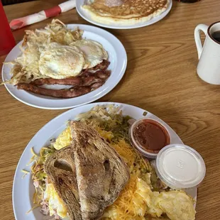 Day Lake skillet (foreground) and Hunter's platter.