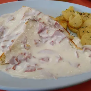 Chip beef and gravy.