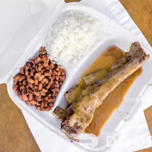 Beef short ribs dinner