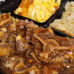 Oxtail platter with cabbage and mac&amp;cheese