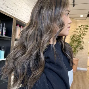 Highlights with a shadow root and cut by Lindsey