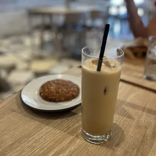Iced vanilla latte