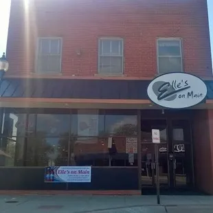 1103 Main Ave. Crete, NE 402-418-7101