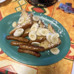 French Toast topped with fresh bananas
