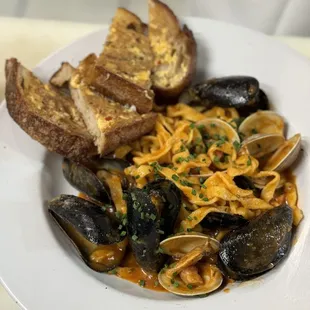 Mussels and Clams All'Amatriciana
