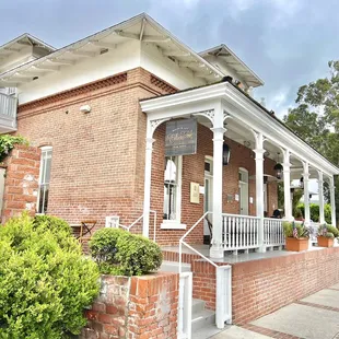 Exterior of restaurant.