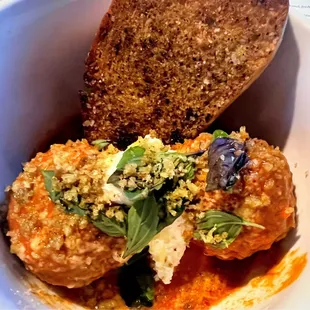 chicken wings and fried chicken, fried chicken wings, fried chicken, chicken, bbq wings, poultry, chicken wings, food, bbq chicken