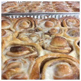 a tray of cinnamon rolls