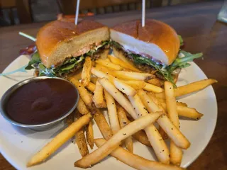 Ella's Kitchen & Wine Bar