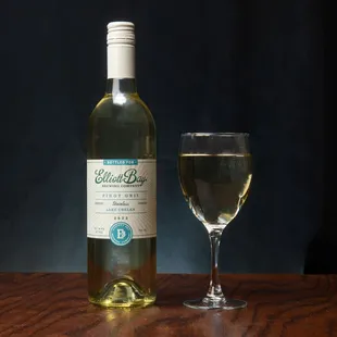 Elliott Bay Pinot Gris: A classic French-style Pinot Gris with refreshing notes of melon and yellow apple on the nose.