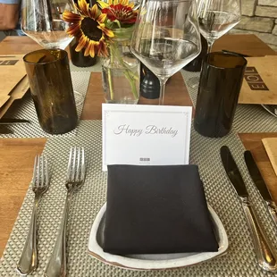 Loved this place worth every penny. The staff is excellent and kind the drinks are good. I will definitely be back.