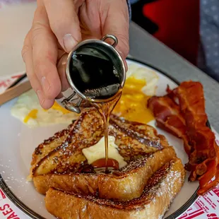 Breakfast served all dadgum day, y&apos;all!