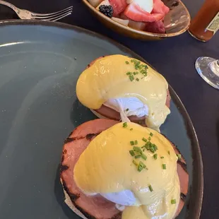 Eggs Benedict with fresh fruit