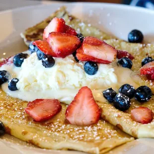 Berry marscapone crepes