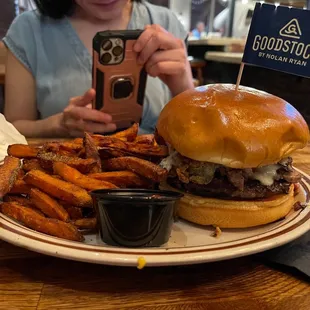 Ohhhh Lordy, look at that burger! And it was bomb!