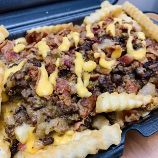 Bacon cheeseburger fries
