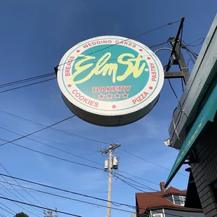 the sign for elm st bakery