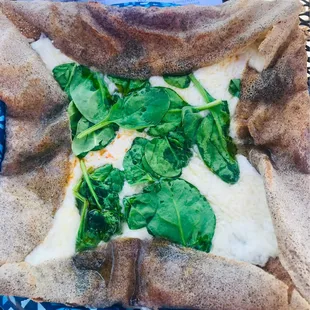 The Napoli: Mozzarella, salami, pepperoni (hidden), and spinach! Ahhhhmazing!!!