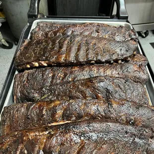 a tray of ribs