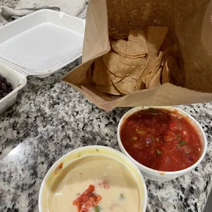 Chips, queso and salsa
