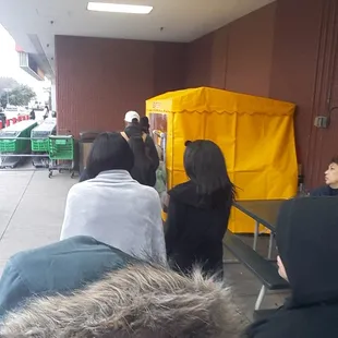 Not even the cold stops people from getting their elote fix