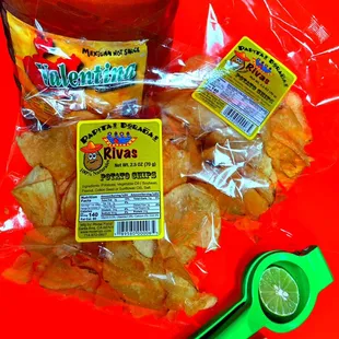 Papas fritas con sal chile y limon