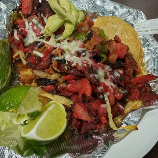 El Trompo Alambres, a Monterrey fajita-like plate.