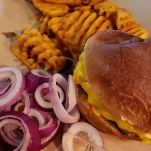 Cheeseburger with waffle fries