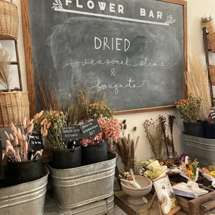 Dried flower bar?! Does it get any cuter!?