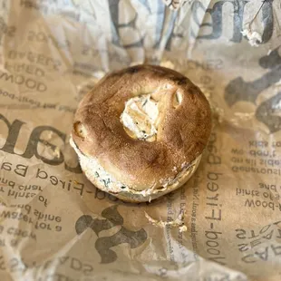 Plain Bagel w Spicy Garlic Cream Cheese