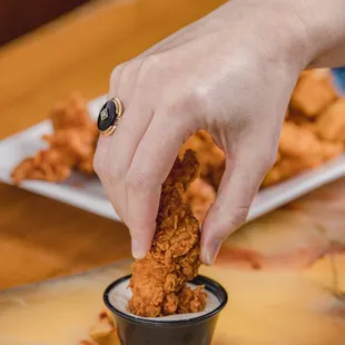 Elwood Chicken Fingers