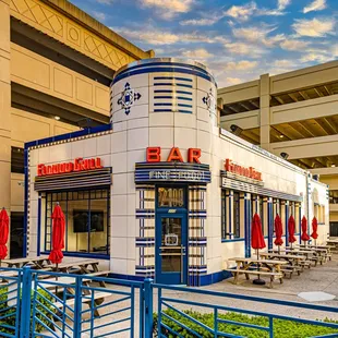 Elwood Bar &amp; Grill Exterior