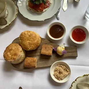 Tomato salads and biscuits